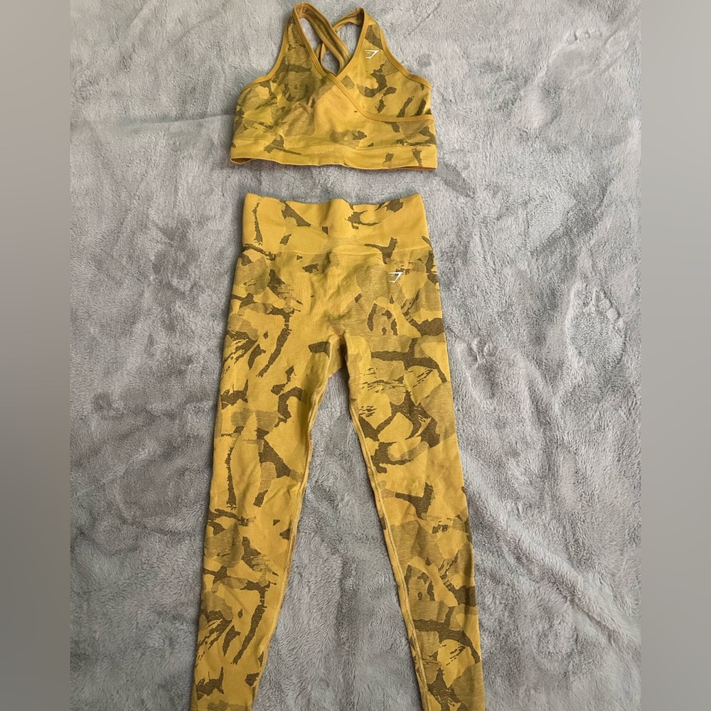 Gymshark set Large top/ Medium bottoms